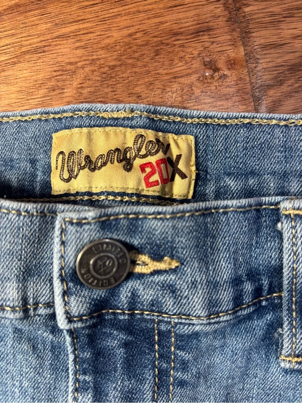 Bundle Wrangler Denim Classic Jeans Hollister Plaid Button Down Boys 16/MenSmall
